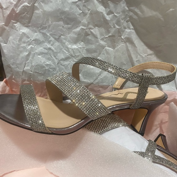 Heels - Picture 2 of 4